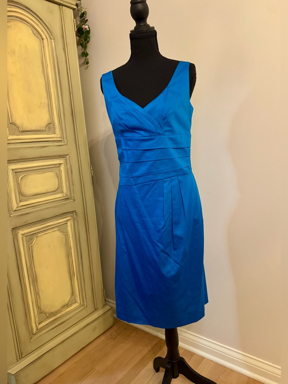 Jones New York Bright Blue V-Neck Sheath Dress
